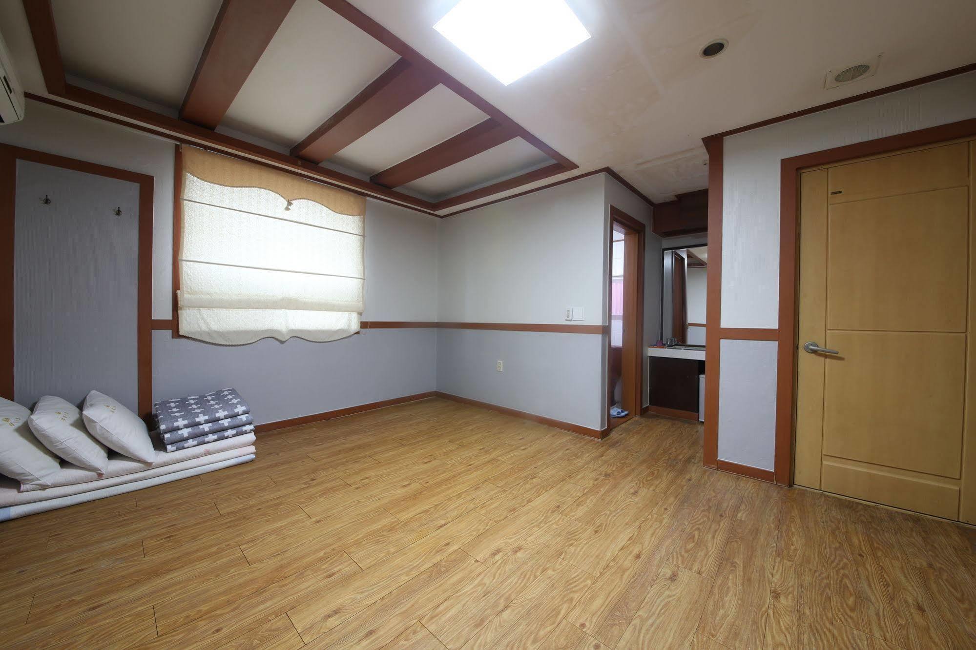 Theme Motel Mokpo Eksteriør billede