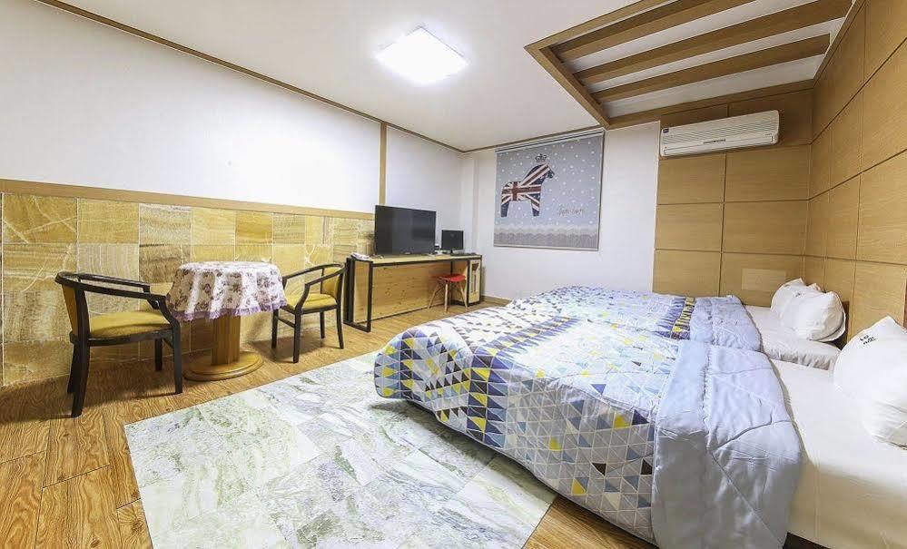 Theme Motel Mokpo Eksteriør billede